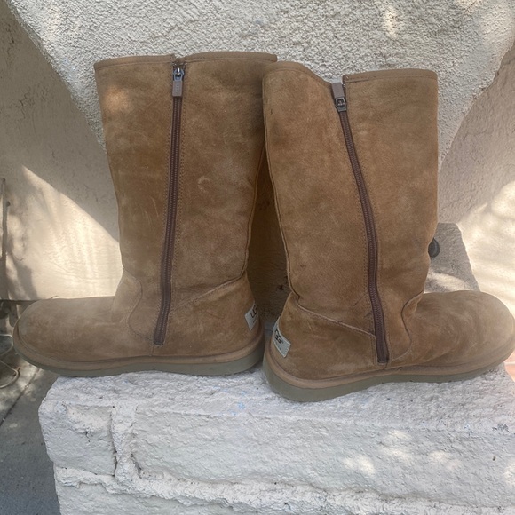 Tan Ugg boots - Picture 1 of 1